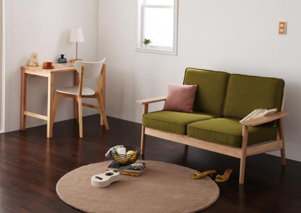 シンプルで上品 木フレームとファブリックのデザインソファ 二人掛け 